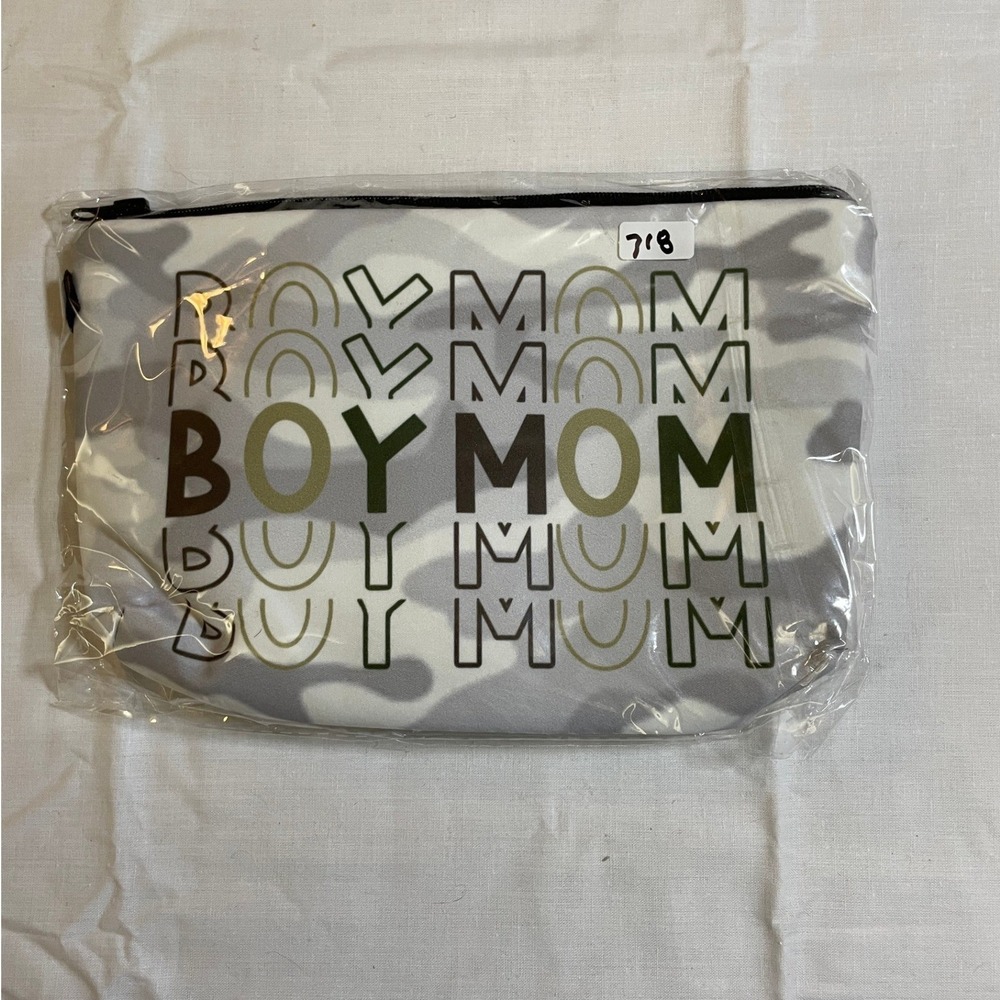 The Pouch Cosmetic Bag Womens OS Grey Camo NWT Boy Mom Zippered Travel Pouch